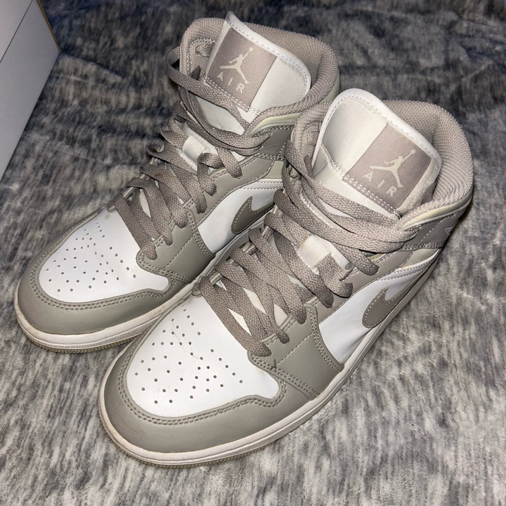 Air Jordan 1 Mid 'College Grey'